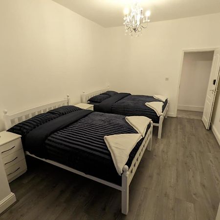 Rayan'S Lodge Stratford Londra Esterno foto