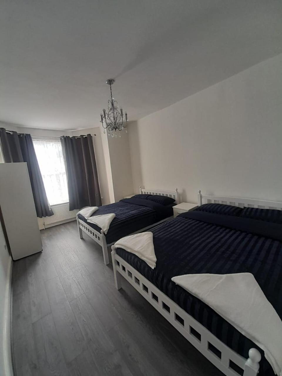 Rayan'S Lodge Stratford Londra Esterno foto