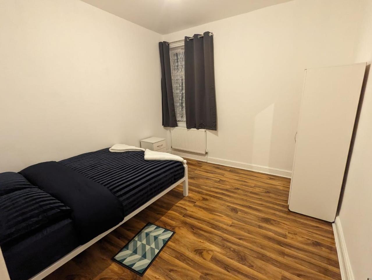 Rayan'S Lodge Stratford Londra Esterno foto