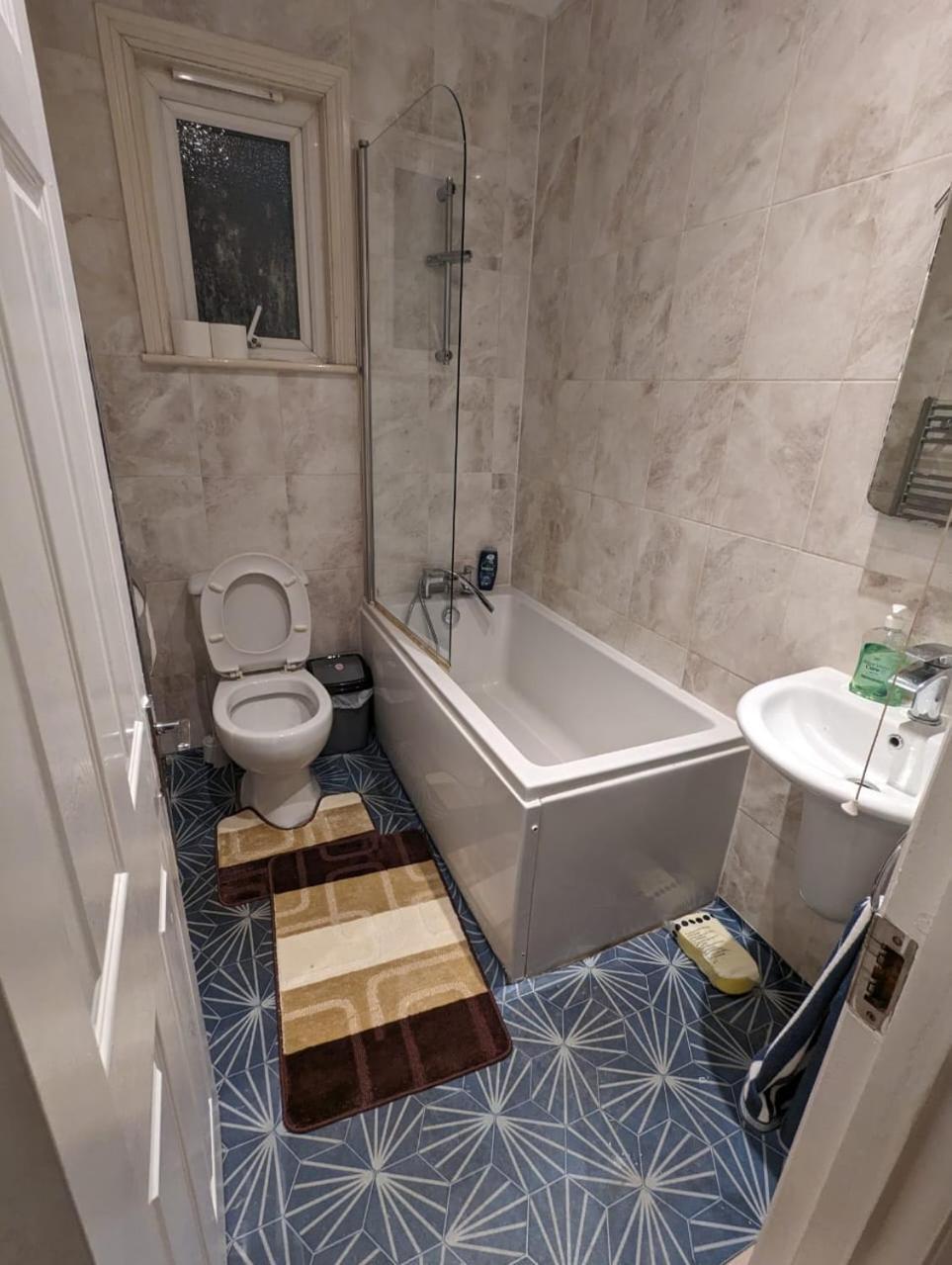 Rayan'S Lodge Stratford Londra Esterno foto