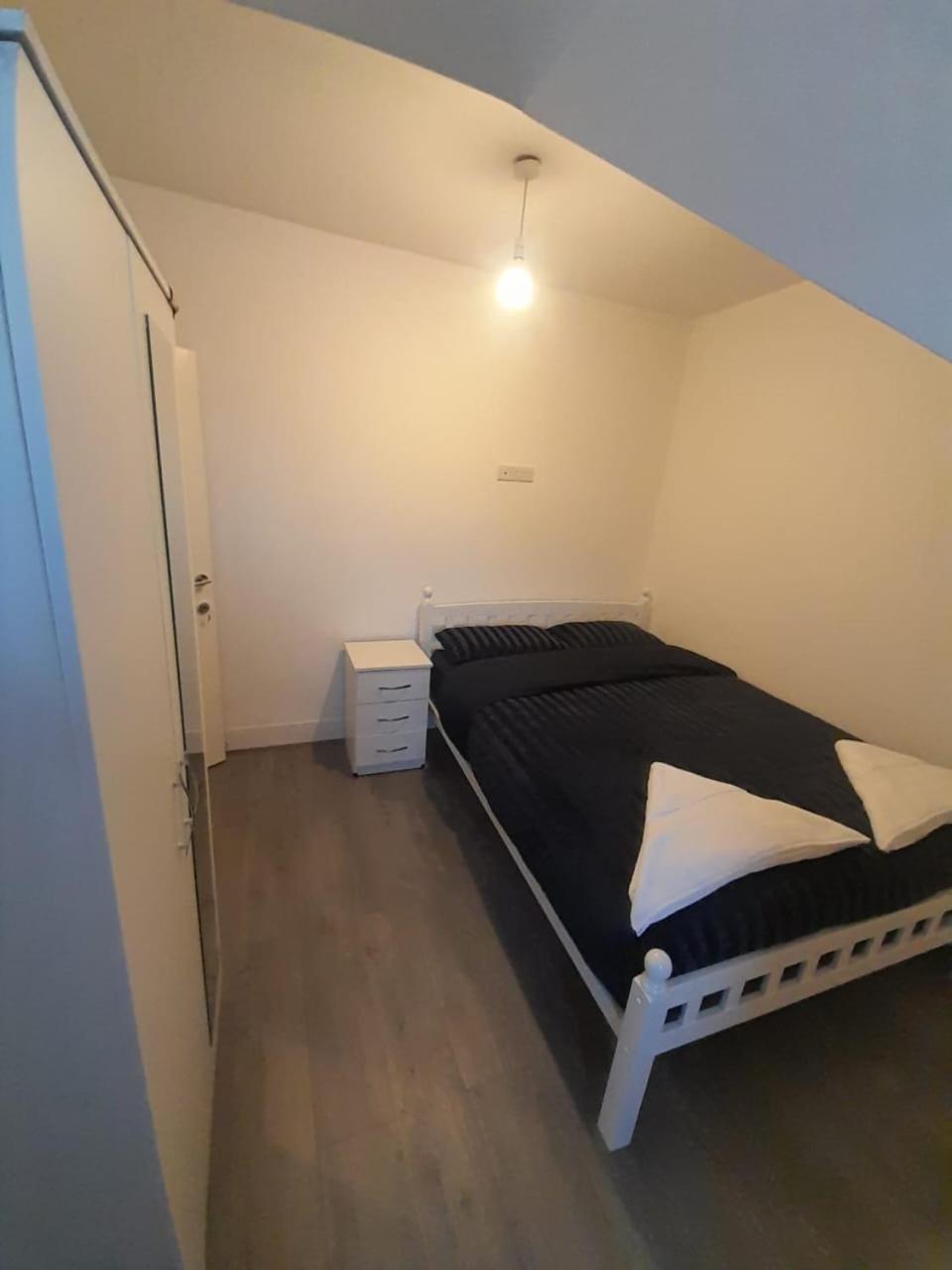 Rayan'S Lodge Stratford Londra Esterno foto