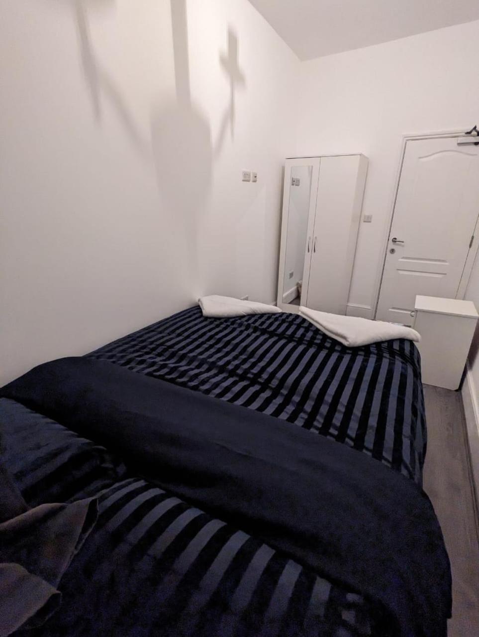 Rayan'S Lodge Stratford Londra Esterno foto