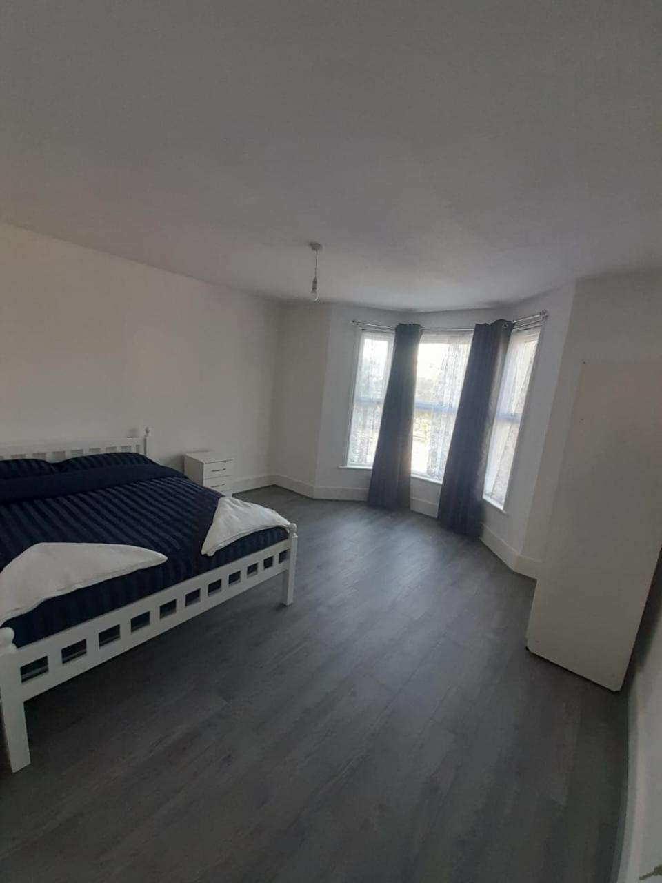 Rayan'S Lodge Stratford Londra Esterno foto